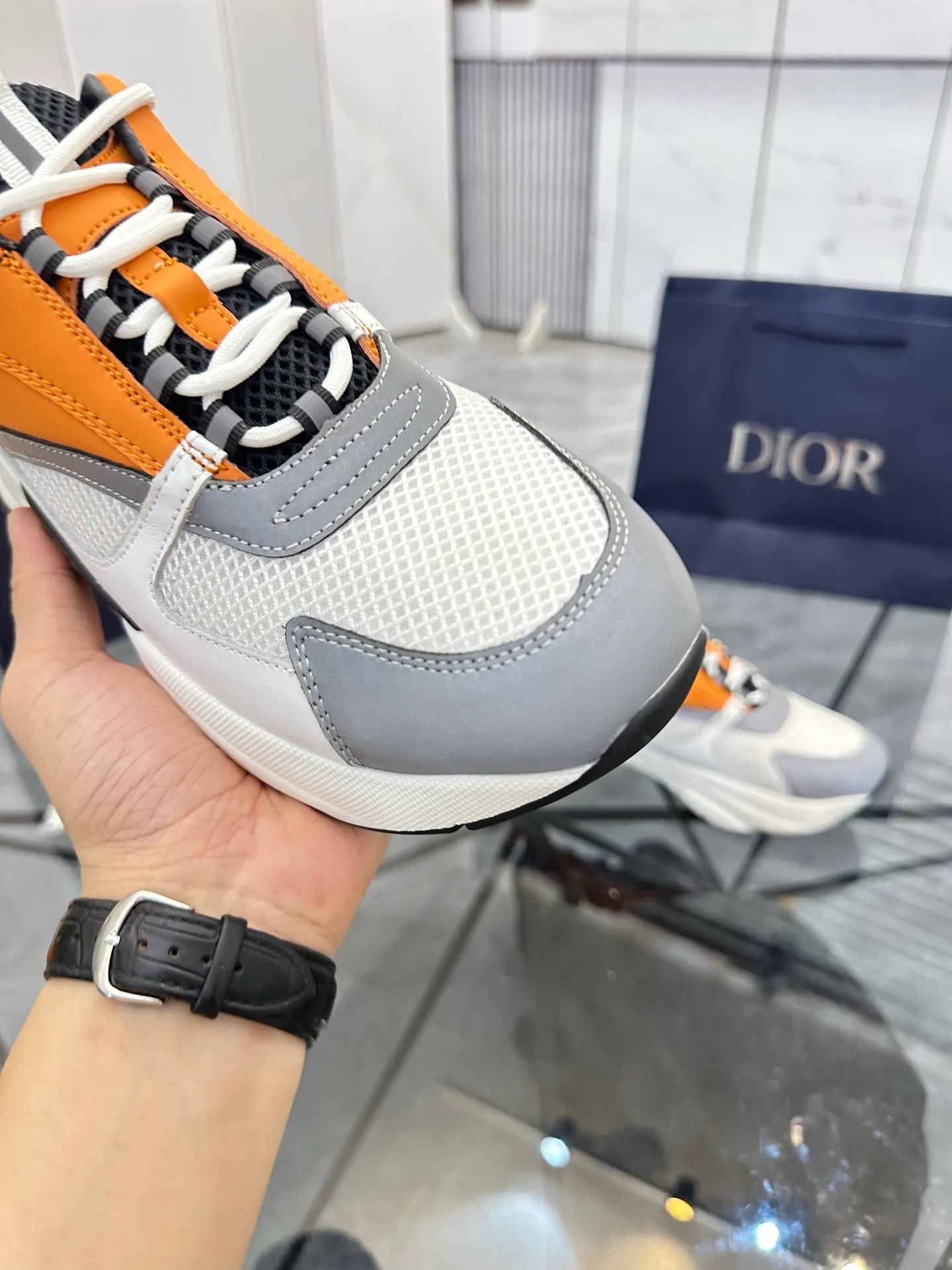Men's shoes: 💰P460¥ Ready in Guangzhou, fully packaged Product trademark: Dior* "Dior*" low-top casual shoes Regular size: 38-46 (can be customized to 47) B22 Product materials: imported cowhide leather upper spliced ​​with original fabric, breathable lining, original outsole. Number: 920